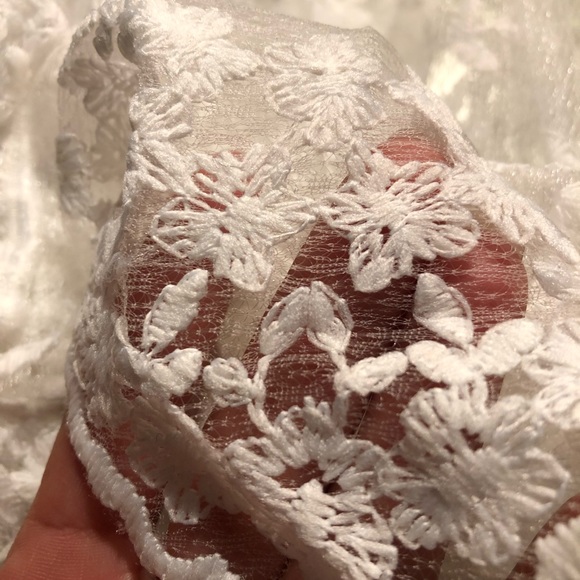 Lace blouse with dramatic sleeves. KM by Katherine - Picture 4 of 9